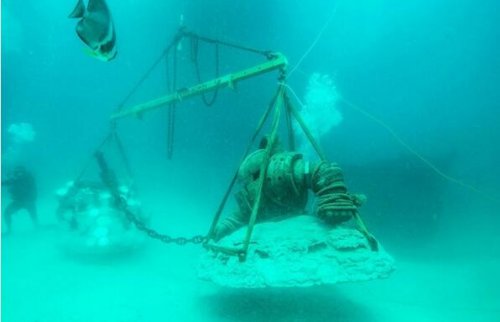 4万玩家共同努力:深海泰坦沉入大洋洲