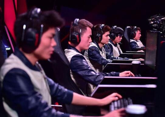 外媒评选LOL十佳中国战队:EDG并非第一!