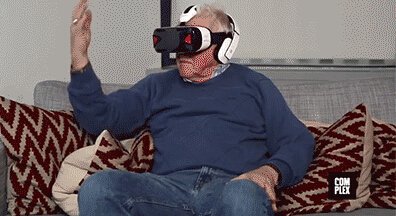 全都懵逼了!第一次带VR眼睛的人反应大集锦