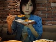 日本女主播一口气吃7张匹萨17盘美食